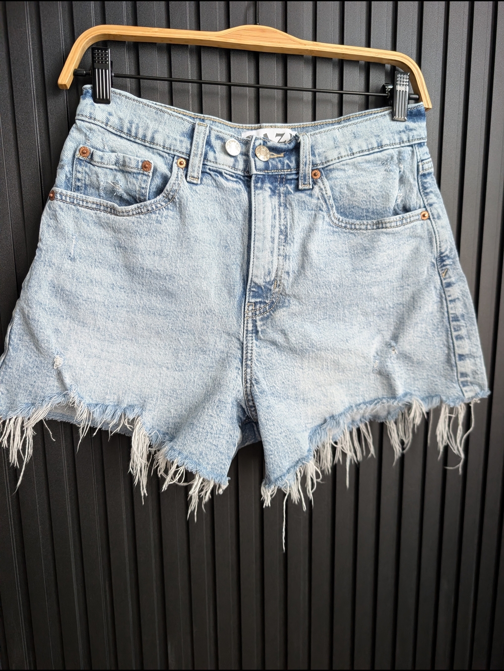 Daze Light Wash Denim Cutoff Shorts | Size 27